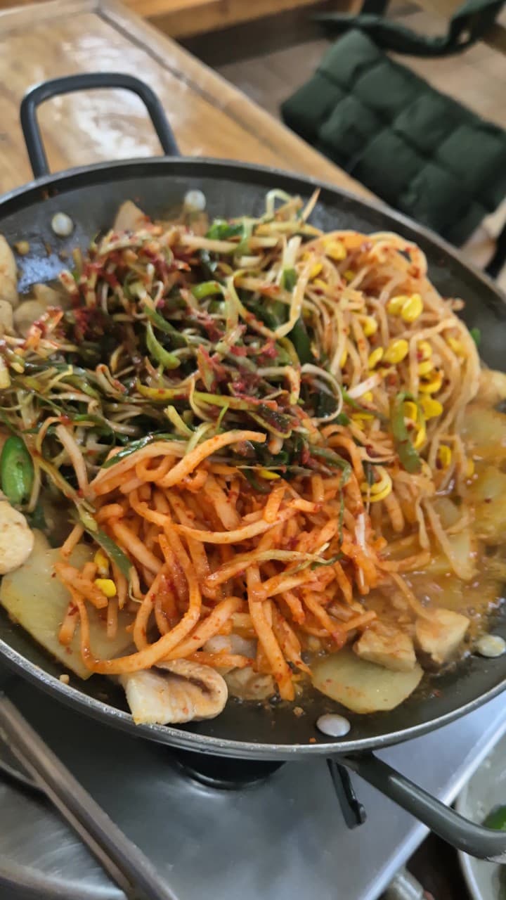 동성식당: 흑돼지 생고기 두루치기의 진수