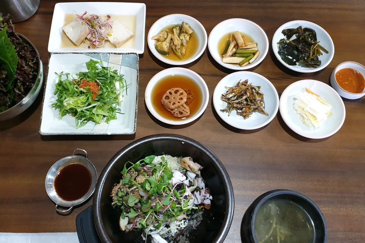 제주상춘재: 30년 경력 쉐프의 제철 비빔밥과 돌솥밥